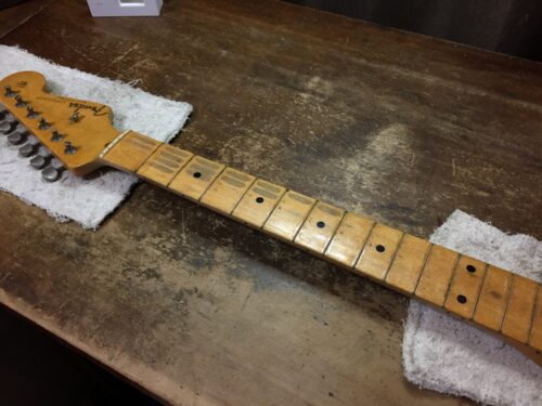 フレットを抜いた