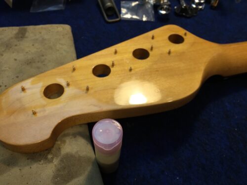 ネジ穴を埋めた