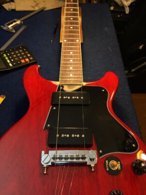 弦の位置を決めた