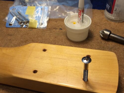 ジョイントネジ穴を補強した