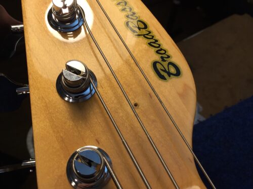 リテーナーのネジ穴をあけなおした