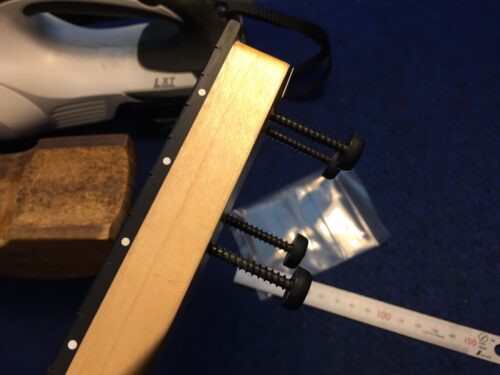 ダミーボディにあける穴を検討する