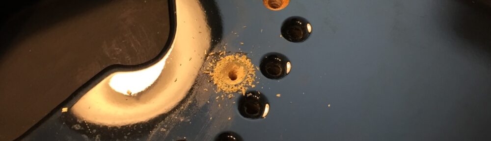 ネジ穴をあけた