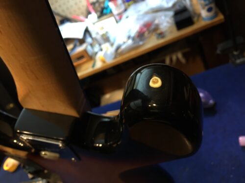 ネジ穴を埋める