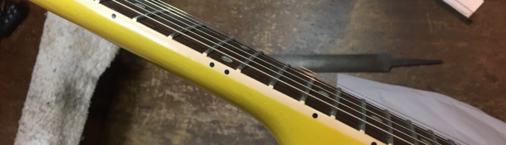 弦を張った状態ですり合わせ