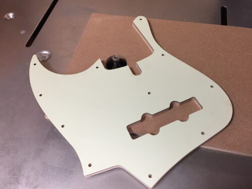 テンプレートにトリマーをあてる