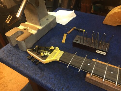 フレットの圧入