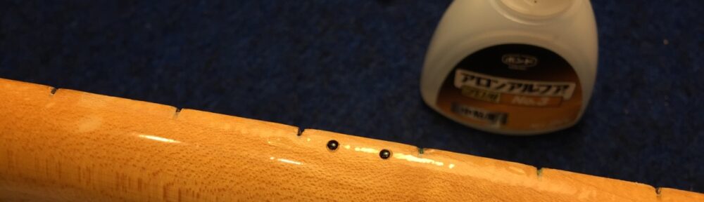 塗装を剥がして接着材で埋めてみる