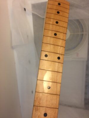 指板の下地塗装