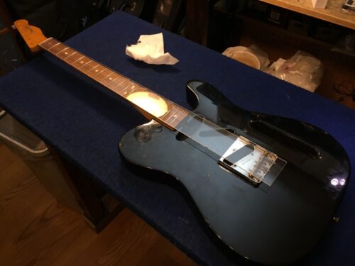 ネックがセンターに付いた