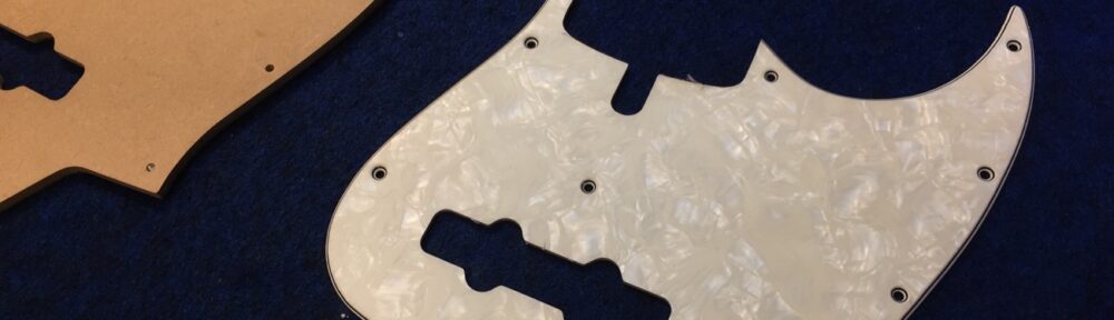 ピックガードがほぼ完成