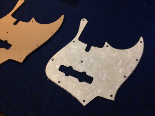 ピックガードがほぼ完成