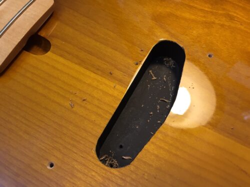 ネジ穴をあけた