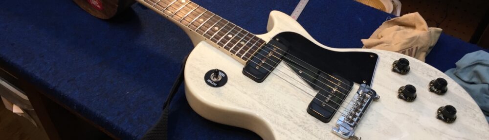 ホワイトのレスポールスペシャル