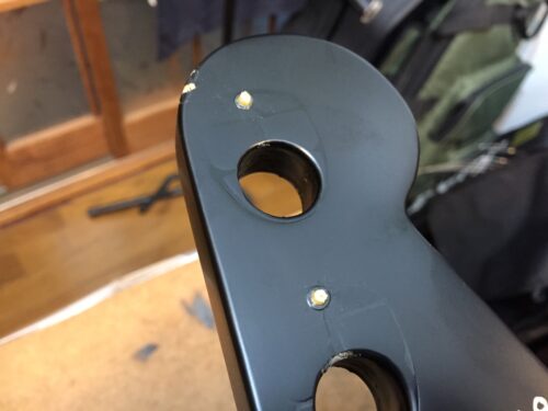 ネジ穴を埋めた