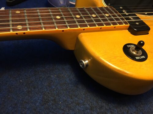 ストラップピンの入れ替え