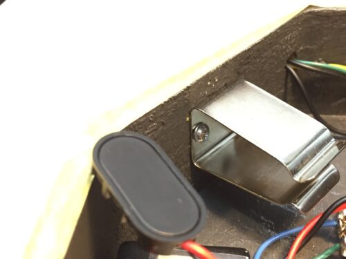 バッテリーホルダーの取り付け