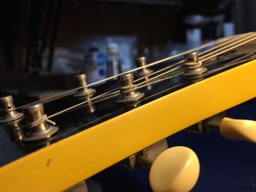 ブッシュが全部浮いている