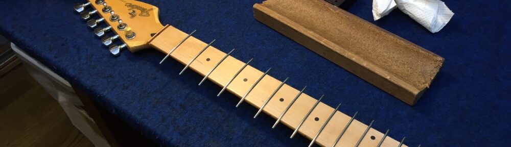 フレットを圧入した