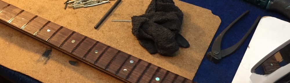 フレットを抜く