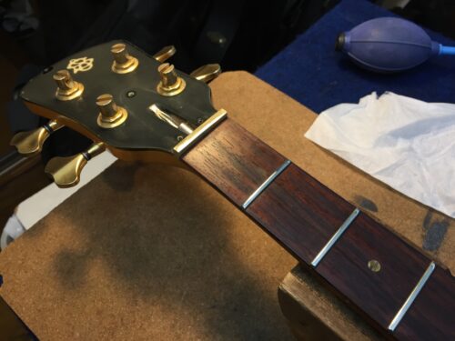 ブラスナットの接着