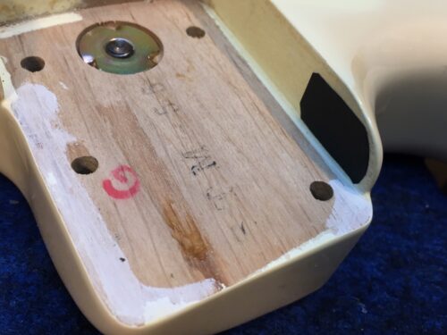 ネックのセンターズレを修正する