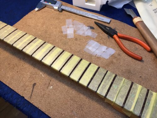 フレット溝を狭くする