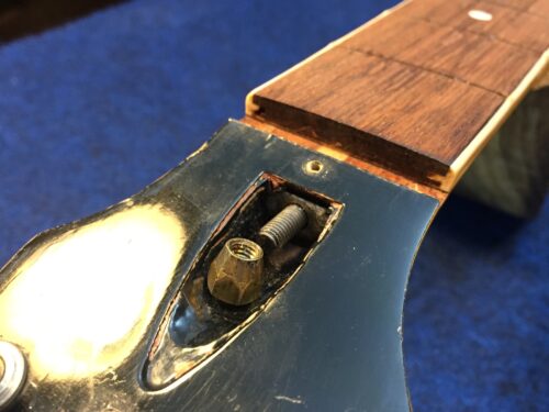ロッドナットを掃除してトルク材を塗る