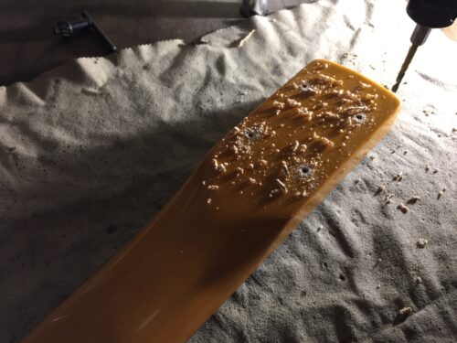 ネジ穴をあける